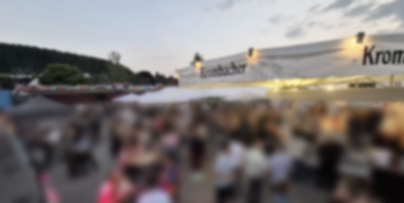 Festplatz an der Hundemtalhalle während der Zeltparty Revival 2025 der Jungschützen Würdinghausen